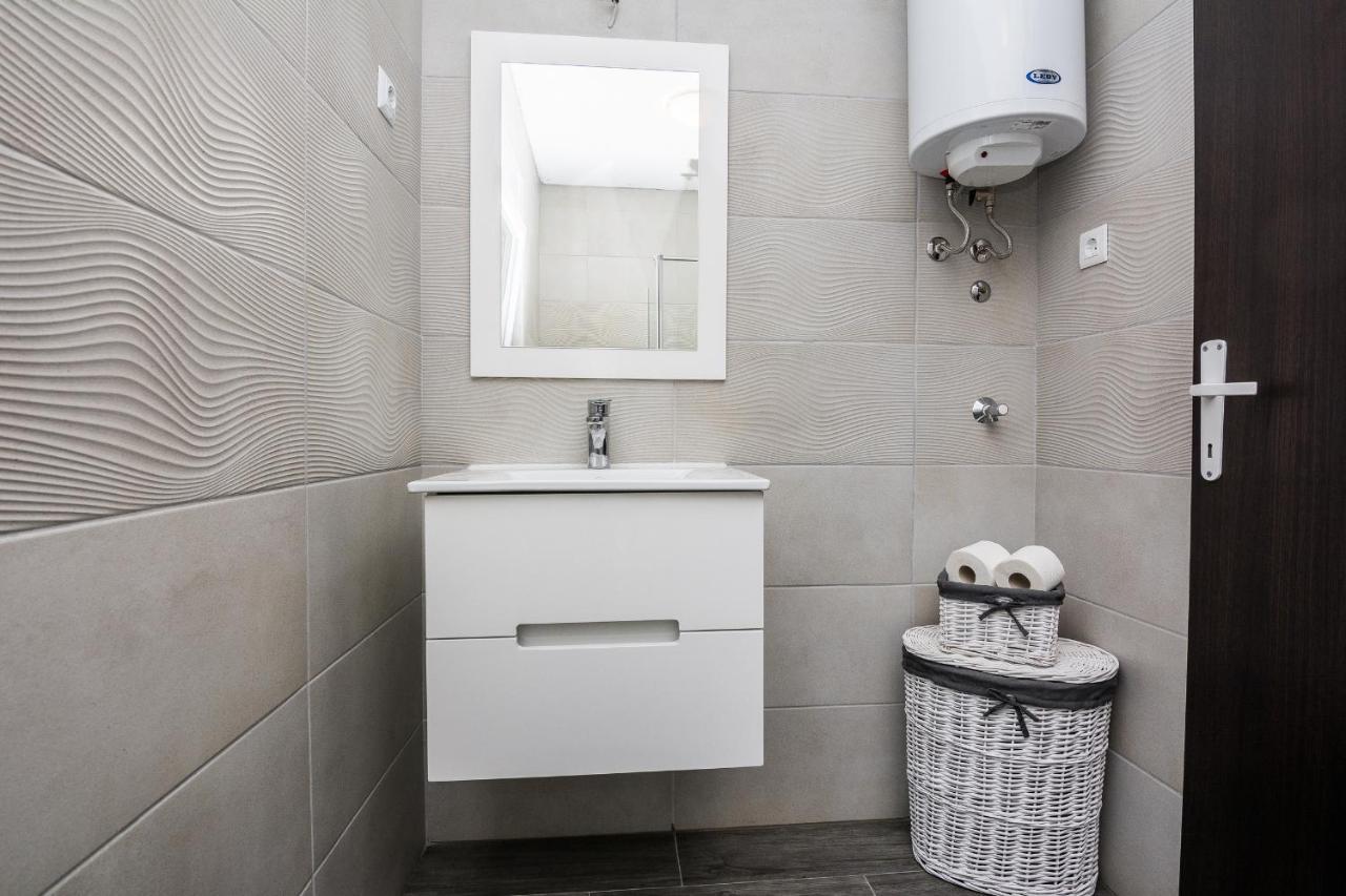 Apartments Krpan Вир Экстерьер фото